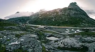 L'office du tourisme et le restaurant.