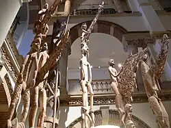 Poteaux bisj en forme de totem Asmat