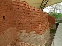 Murailles en pierre et briques d'argiles de Troie II.