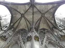 La protection du portail.