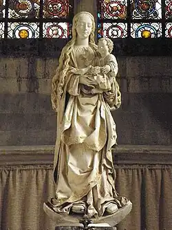 La statue de la « Vierge aux raisins ».