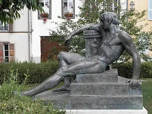 Oreste réfugié à l'autel de Pallas, bronze, Troyes, place Saint-Nizier.