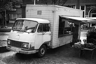 Truckstore sur châssis Mercedes-Benz L206D