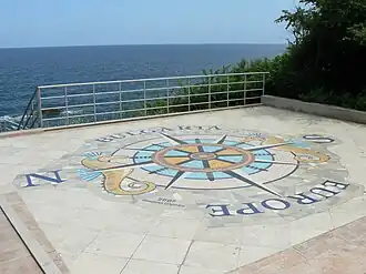 Terrasse au-dessus de la mer