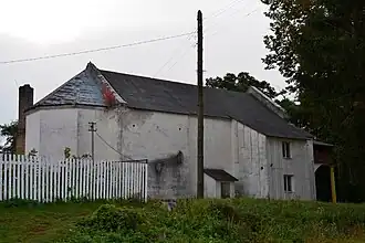 une église catholique romaine, classée.