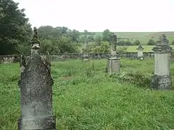Tucquegnieux village, tombes du vieux cimetière.