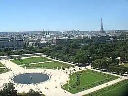 Panorama du jardin des Tuileries vu du Louvre.