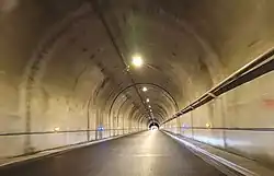 L'intérieur du tunnel du col de Rousset en direction de Die, photo prise en roulant