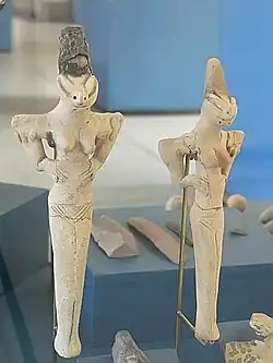 Deux figurines féminines à coiffure en bitume, céramique, Ur, Irak, période d'Obeid 4, 4500-4000 BC.