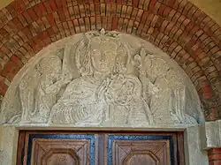 Tympan du portail principal de l'église Saint-Louis de Rouvroy.