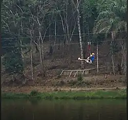 Tyrolienne au lac Ma Vallée.