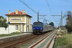 Deux Z2 arrivent en gare de Margaux.