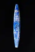 Perle en lapis-lazuli au nom de Mesanepada d'Ur. Musée national de Damas.