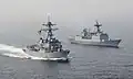 L’USS&nbsp;Wayne E. Meyer et le ROKS Wang Geon lors d’un exercice bilatéral le 24 avril 2017.