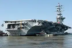 Le navire, vu du port.