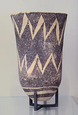 Vase peint de la période d'Obeid 3, v. 5300-4700 av. J.-C. Tello, musée du Louvre.