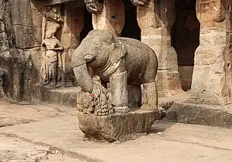 Les grottes sculptées d'Udayagiri, non loin de Bhubaneswar, sont un exemple majeur de ce style[Lequel&nbsp;?] en Inde orientale.