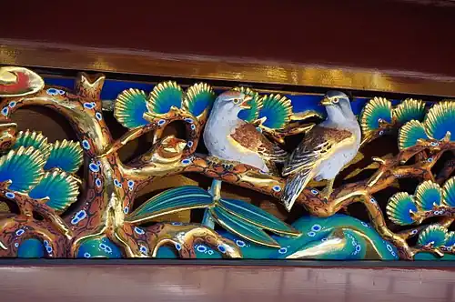 Détail d'une sculpture d'oiseau.