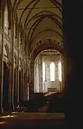 Nef de l'abbatiale Sainte-Marie (côté est) avant les travaux de restauration (août 1971)