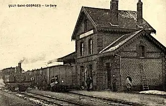 Croisement de trains en gare, au début du XXe&nbsp;siècle