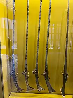 Une collection de  Moukhala.