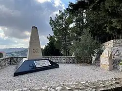 Stèle en l’honneur des casques bleus tombés pour la Paix.