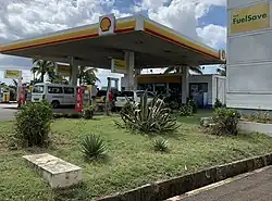 Station-service entre Cascavelle et Bambous.