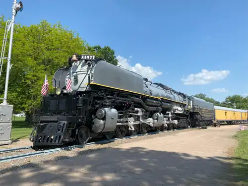 Douze Challenger de l'Union Pacific furent équipées d'écrans pare-fumées, comme la 3977 aujourd'hui exposée statique à North Platte.