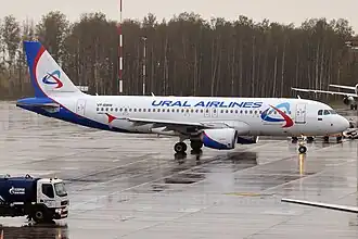 L'Airbus A320 d'Ural Airlines impliqué dans l'incident, avec son ancienne immatriculation (VP-BMW), ici à l'aéroport de Poulkovo en septembre 2016