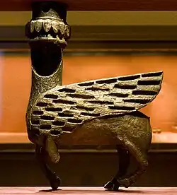 Support de meuble en forme d'animal ailé, musée de l'Ermitage, Saint-Pétersbourg.