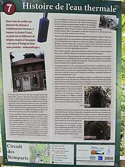 Panneau sur l'histoire de l'eau thermale à Uriage-les-bains (Saint-Martin-d'Uriage).