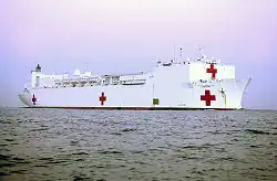Navire-hôpital USNS Comfort (T-AH 20), le second navire-hôpital actuellement en service. Ces navires étaient à l'origine des pétroliers.