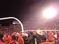 Les fans d'Utah portent le poteau de but après la victoire contre BYU qui leur permet de terminer la saison régulière 2004 avec uniquement des victoires (12-0). Cela leur permet de disputer et remporter le Fiesta Bowl 2005.
