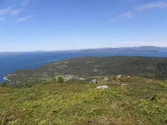 Photo prise depuis la colline de Gjøvågsvarden, sur l'île de Reksteren.