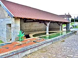 Fontaine-lavoir nord.