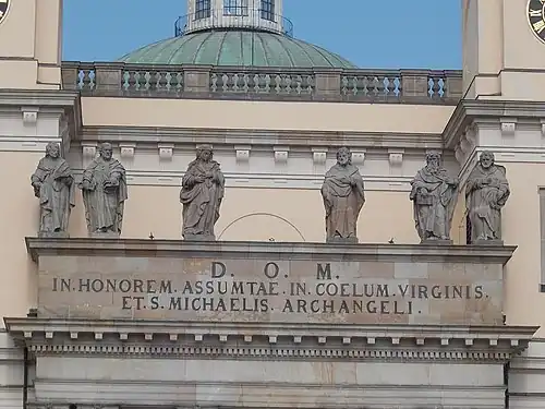 Attique de la façade principale.