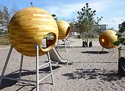 Jeux de balles dans le parc d'aventure, avril 2021.