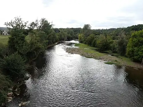 La Vézère au pont de la RD 65E, entre Sergeac (à gauche) et Thonac.