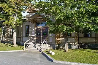 Bâtiment d'artillerie.