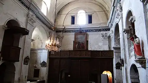 Décor du mur d'entrée de l'église. Le tableau représente l’Assomption de la Vierge, peint entre 1780 et 1810