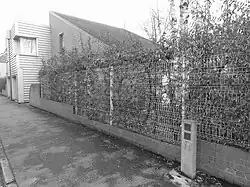 La borne de présence des puits Nord et Midi dans son environnement.