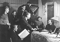 Tournage d'un gros plan dans une comédie finlandaise de Valentin Vaala, Huhtikuu tulee (1953).