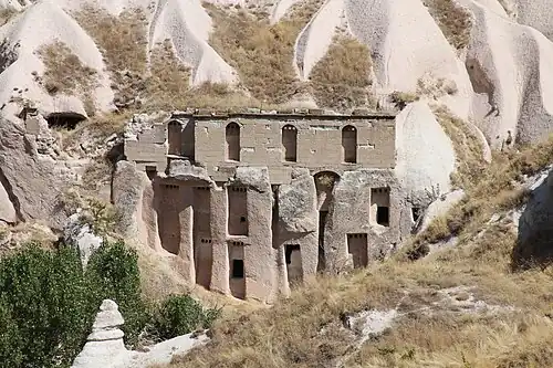 La vallée des pigeons, creusée dans l'ignimbrite.