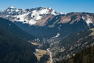 Vue aérienne de la station.