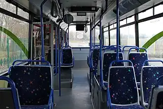 Vue avant au niveau du moteur (à droite).