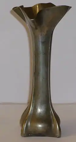 Orivit, vase en étain Art nouveau (vers 1900).