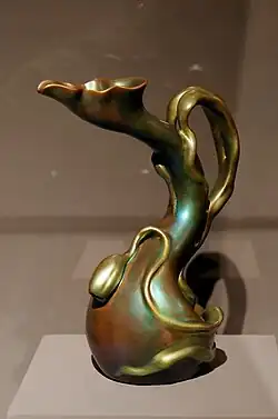 Vase de la manufacture de porcelaine Zsolnay, d'après un dessin de József Rippl-Rónai (1899)