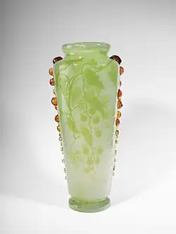 Vase Victor Hugo (1900), figurant des grains de raisins, Musée des Beaux-Arts de Reims