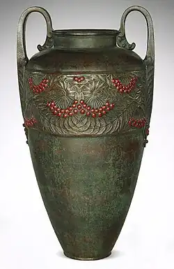 Vase au sorbier, Jean Dunand, 1911, Musée d'art et d'histoire de Genève.