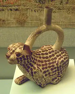 Aquamanile en céramique. Culture moche, Pérou, 100 av. J.-C. - 700 ap. JC